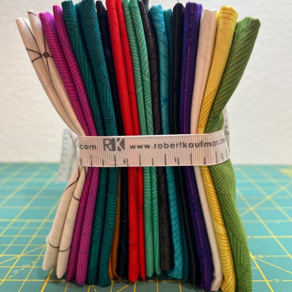 Quilting cotton - graphic designs, rich palette Quantum by Guicy Guice - Picture 2 of 3